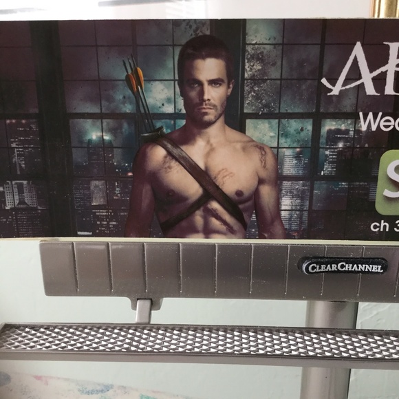 Arrow CW Mini Promotional Billboard Collectible - Picture 6 of 9